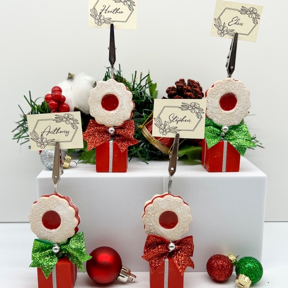 Christmas Linzer Cookie Place Card Holders – Set of 4 | Holiday Name Card Holder - Picture 5 of 11